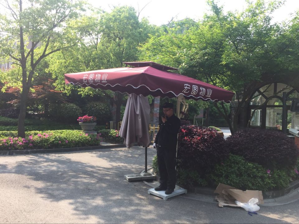 保安傘 單邊傘 羅馬傘 崗?fù)ふ陉?yáng)雨傘 太陽(yáng)傘定制